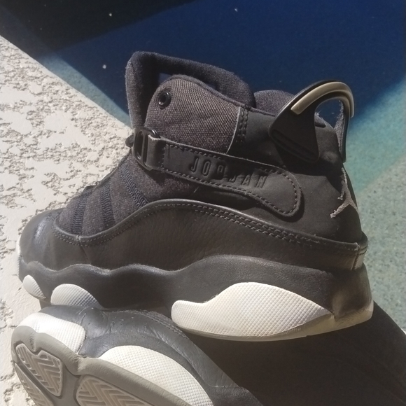 🔥Closet Blow Out🔥      Boys Jordan Shoes - Picture 5 of 6